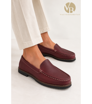 Comanche Liso. Vista zapatos en pies de hombre.